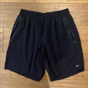 ALO Yoga Men's Black shorts with liner. 7 inch